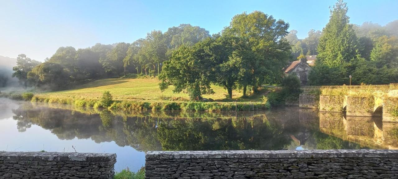 Châteauneuf-du-Faou Au Pied Du Pont Bed & Breakfast エクステリア 写真